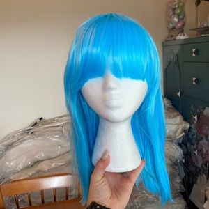Shoulder length blue wig with bangs Cosplay costume